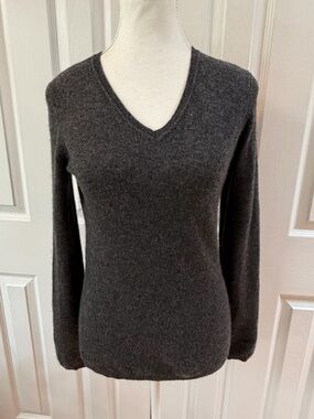 Charter Club Charcoal Gray Cashmere V Neck Sweater Size XS